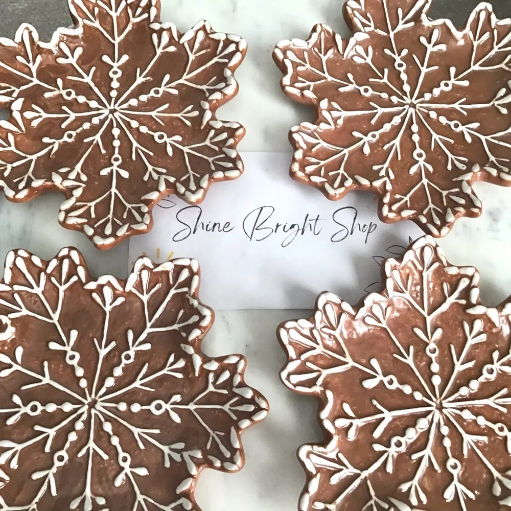 Pottery Barn Gingerbread Snowflake Plates Set Of Four New In Box